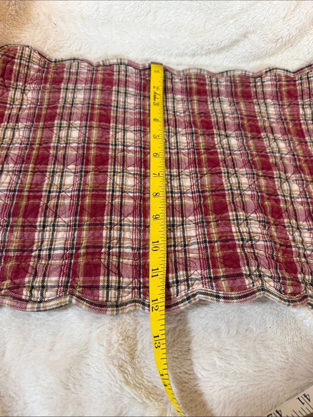 Nancy's Nook Victorian Heart Red Plaid Quilted Scalloped Reversible Placemat